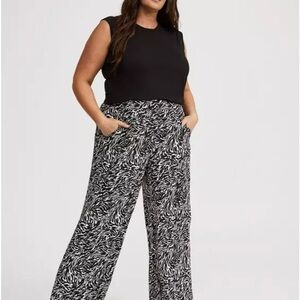 Black and White Patterned Women's High-Rise Pull-On Wide-Leg Pant